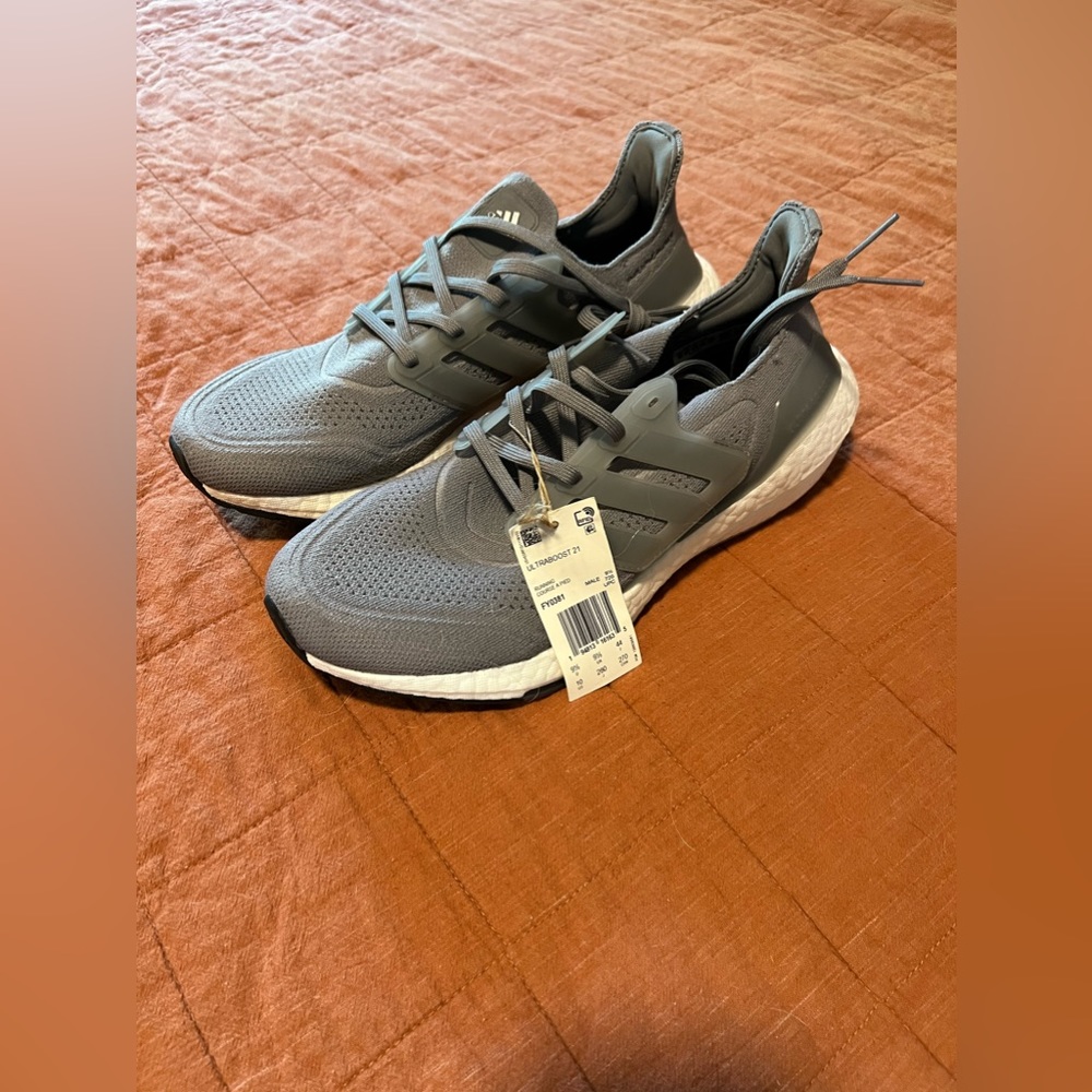 Men’s size 10 Adidas Ultraboost 21’s